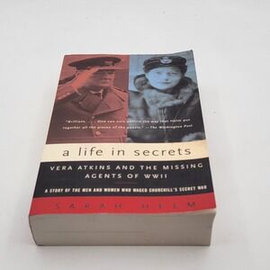 Sarah Helm A Life in Secrets Paperback 1st Anchor Ed WWII Espionage Good